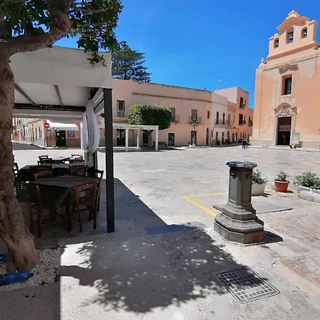 公寓 Le Case In Piazza ***** 法维尼亚纳